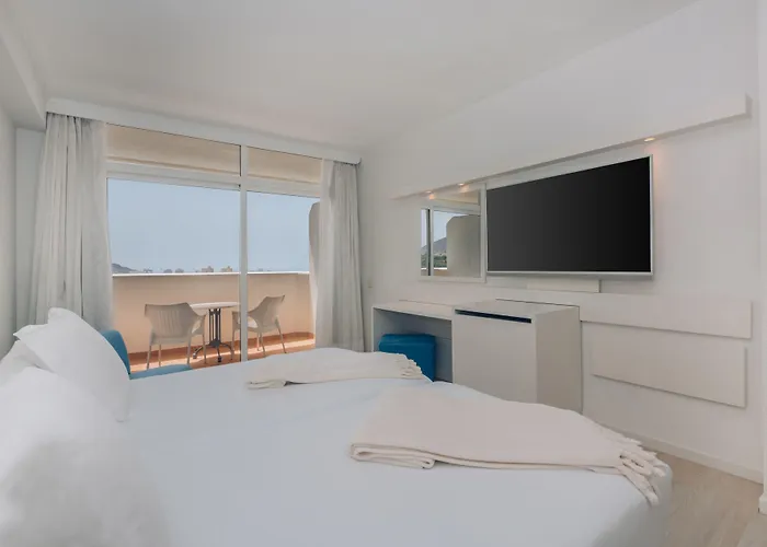 Iberostar Waves Bouganville Playa 4*