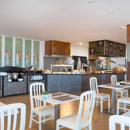 Отель Iberostar Waves Bouganville Playa
