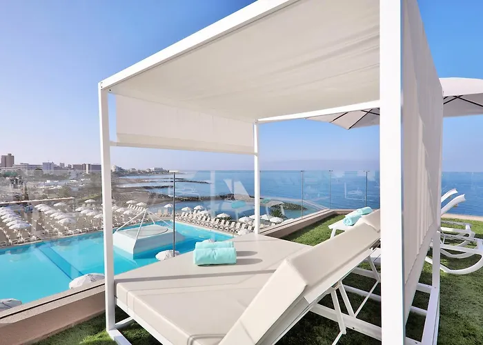 Iberostar Waves Bouganville Playa 호텔