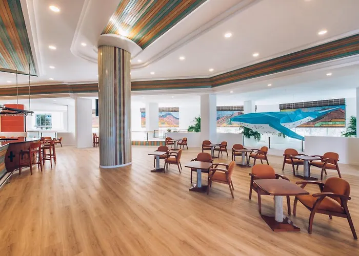 Iberostar Waves Bouganville Playa 4* 아데제